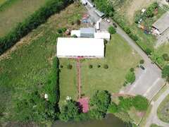 Cort evenimente cu deschidere la lac. Nunti si evenimente programate si in 2026!